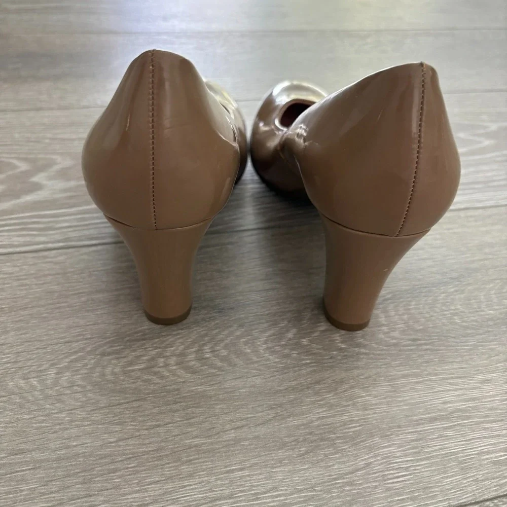 NEW Aerosoles Womens‎ Beige Tan Patent Leather Major Role Dress Pump Heels 10.5M